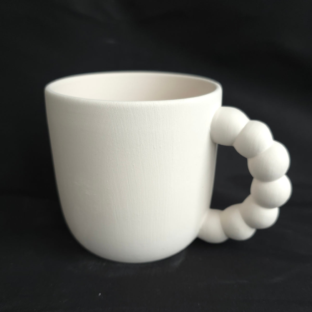 Becher mit Perlenhenkel